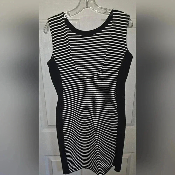 Athleta Striped Mala Bodycon Athleisure Black White Colorblock Slimming M - Picture 7 of 9